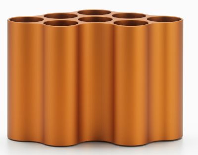 Orangefarbene Vitra Nuage Vase mit mehreren Öffnungen für Blumen, modernes Designobjekt.